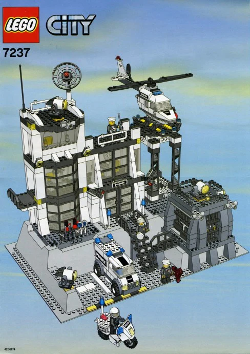 Set 7237 – Police Station – WITH Light-Up Minifigure