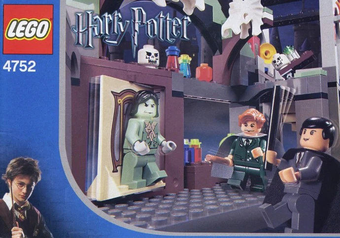 Set 4752 – Professor Lupin’s Classroom